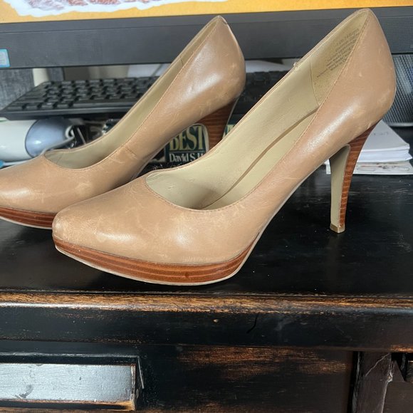Women's Tan platform Pump - Picture 4 of 4